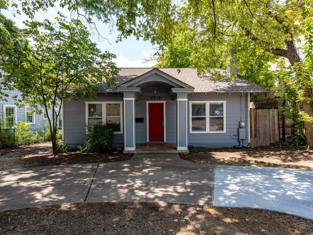 2802 Salado St