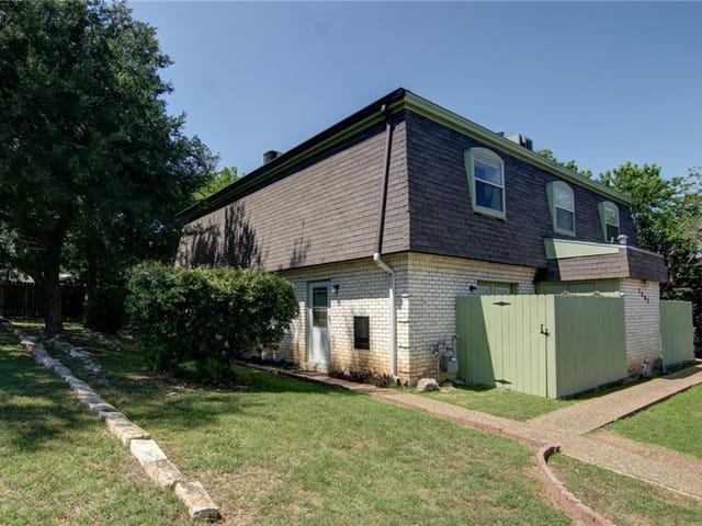 2802 Westhill DR