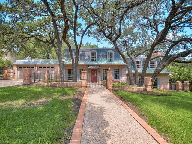 2803 Wade Ave