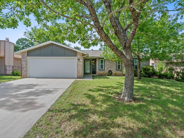 2804 Bushnell Dr