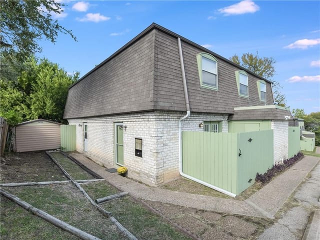 2804 West Hill Dr