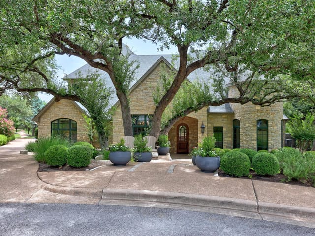 2805 Calaw CV