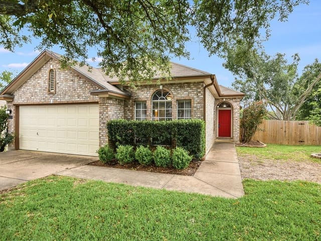 2805 Feathercrest Dr
