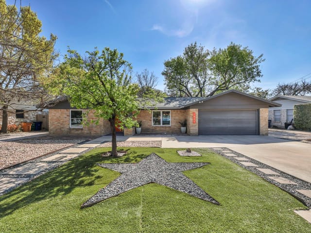 2805 Silverway Dr