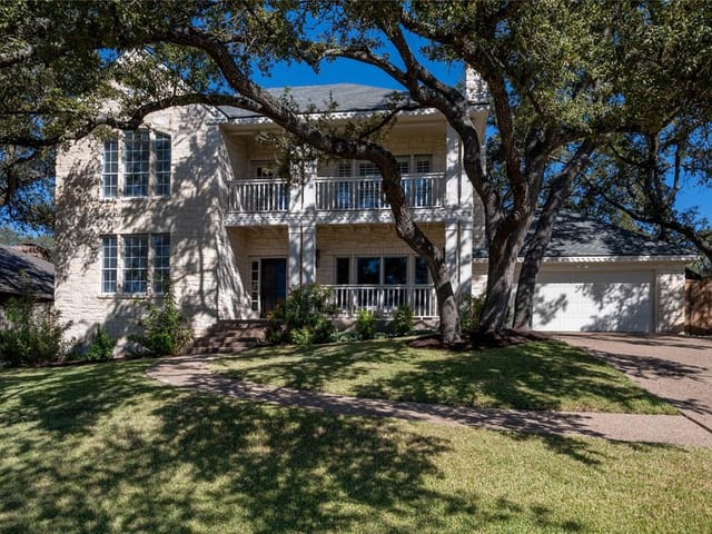 2806 Round Table RD
