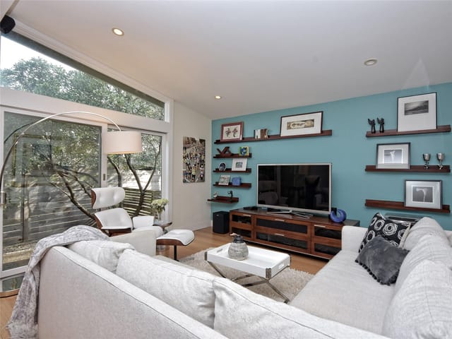 2807 Greenlawn Pkwy