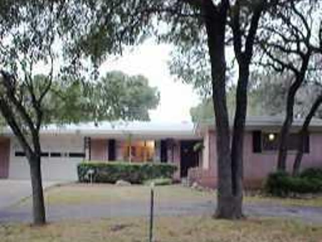 2807 RAE DELL Ave