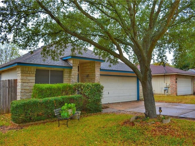 2809 FEATHERCREST Dr