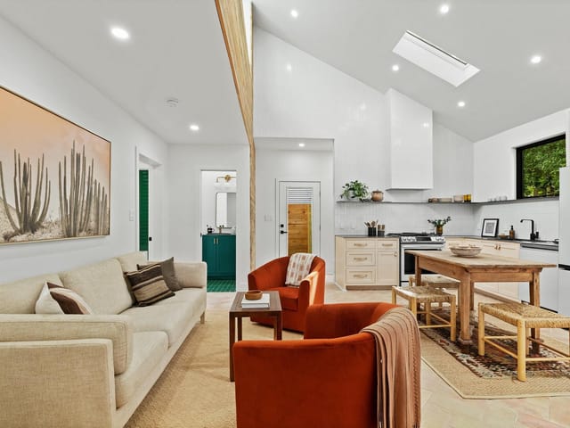 2810 E 3rd St Unit #2