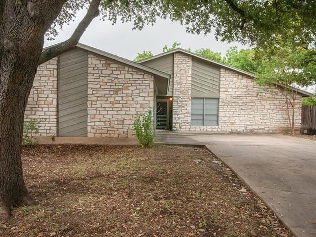 2810 Thrushwood Dr
