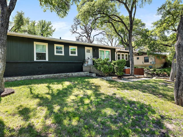 2811 Vernon Ave