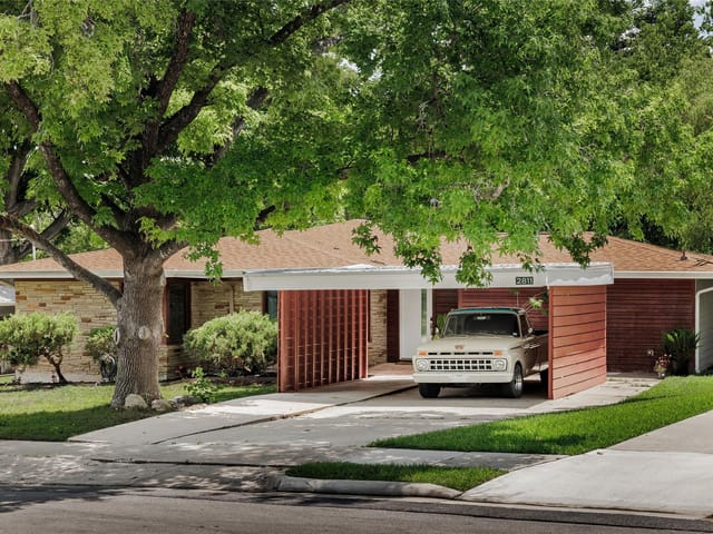 2811 W Fresco DR - front exterior - Luxury home in Rosedale, Austin, TX