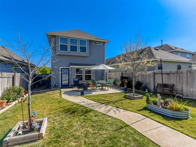 2812 Seneca PATH