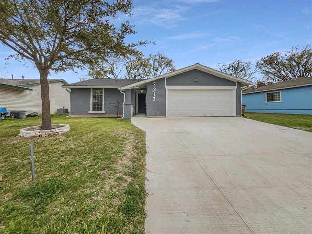 2813 Sissinghurst Dr