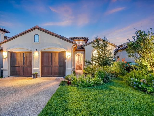 2817 University Club Dr