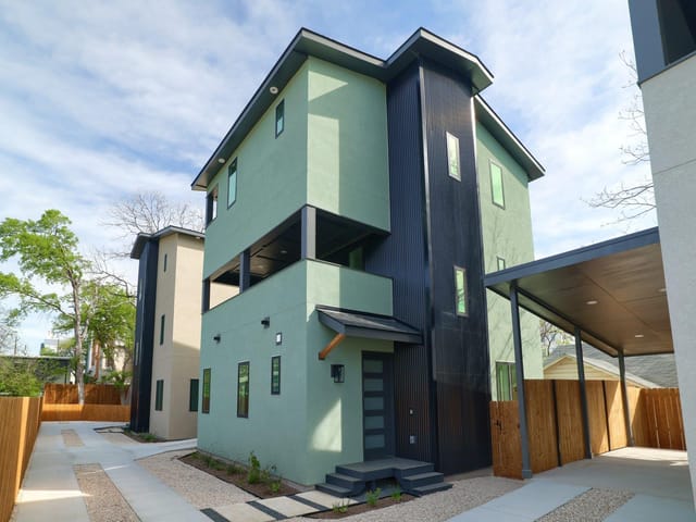 2818 E 22nd St Unit #2