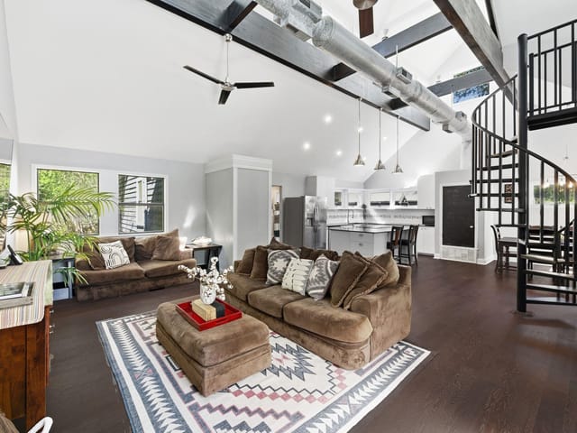 2818 Saratoga Dr