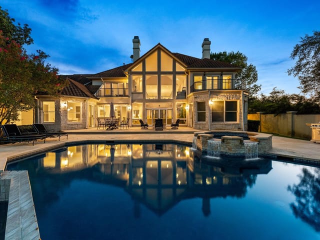 2819 Cliff PT