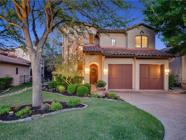 2833 University Club Dr