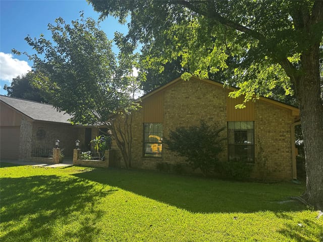 287 Meadowlakes DR