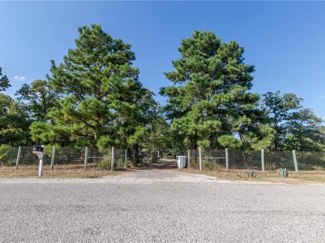 288 Hickory LN