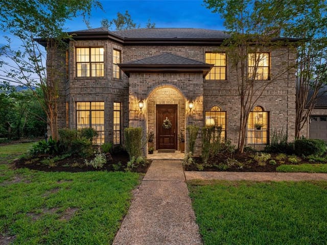 2901 Angelfire Ln