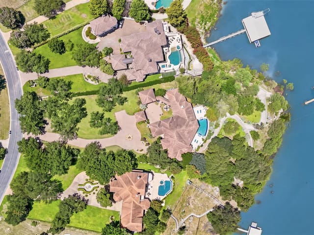 View 2901 Cliff PT in Lakecliff On Lake Travis Sec 1 2901 Cliff PT - property photo 1 - Luxury home in Lakecliff On Lake Travis Sec 1, Spicewood, TX