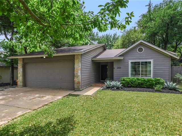 2901 Crownspoint Dr