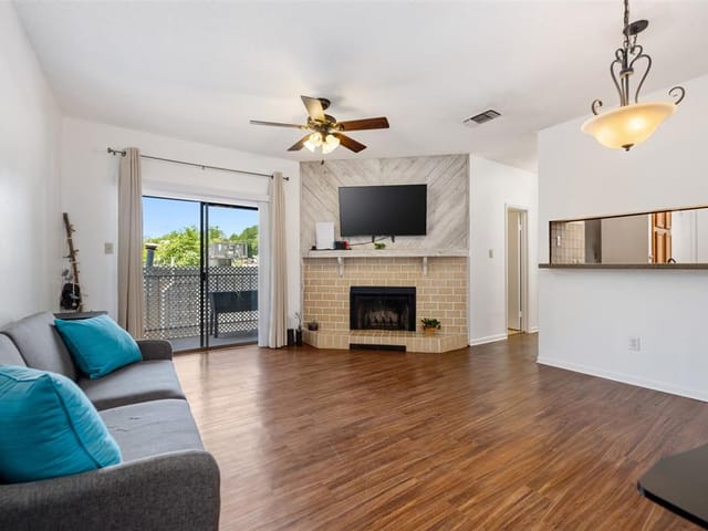 2901 San Jacinto Blvd Unit #102