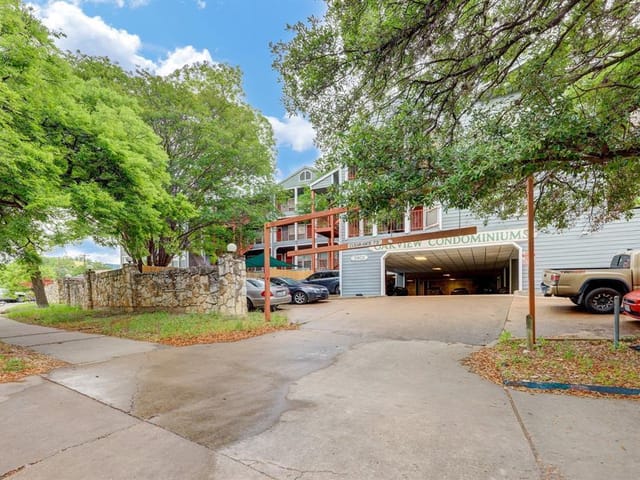 2901 San Jacinto Blvd Unit #204