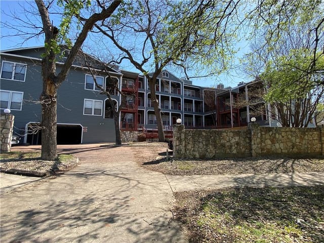 2901 San Jacinto BLVD Unit #305