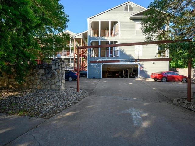 2901 San Jacinto Blvd Unit #306