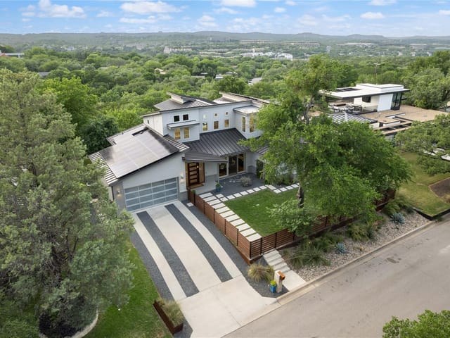 2902 Cedarview DR