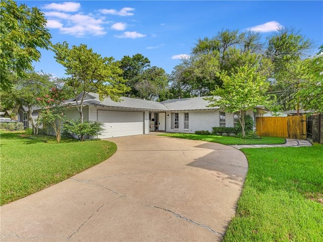 2902 Greenlawn Pkwy