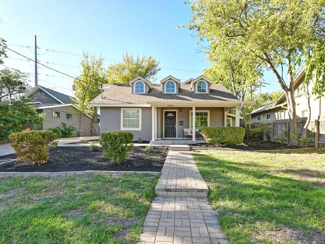 2902 Oakmont Blvd