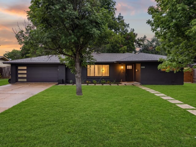 2902 Skylark DR