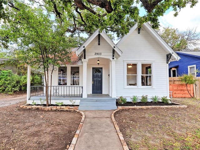 2903 Robinson Ave