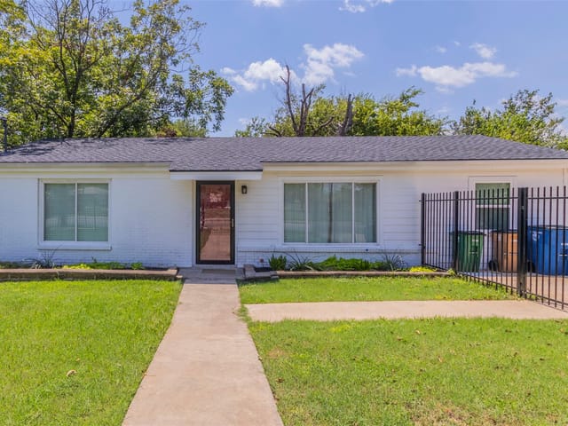2903 Rogge LN