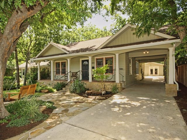 2904 Oakmont Blvd