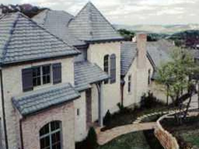 2904 WATER BANK CV