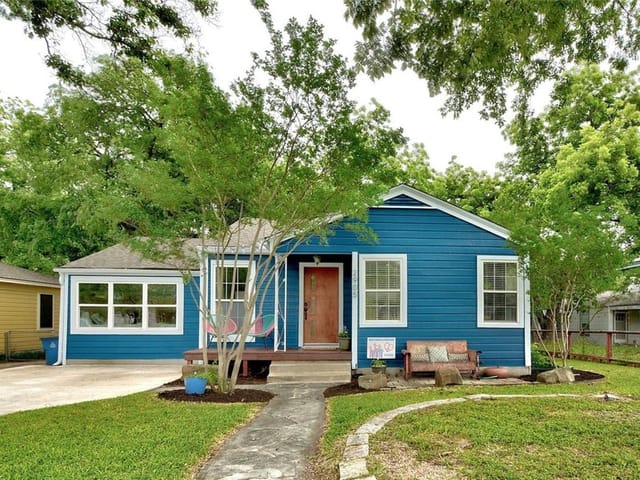 2905 Breeze Ter