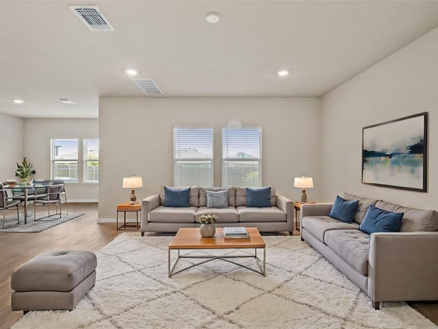 2905 Maryanne LN