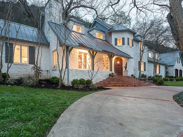 2905 RIVERCREST DR