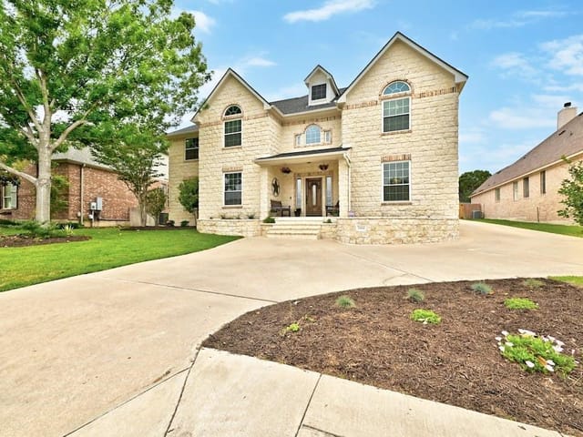 2906 Brittany Point LN