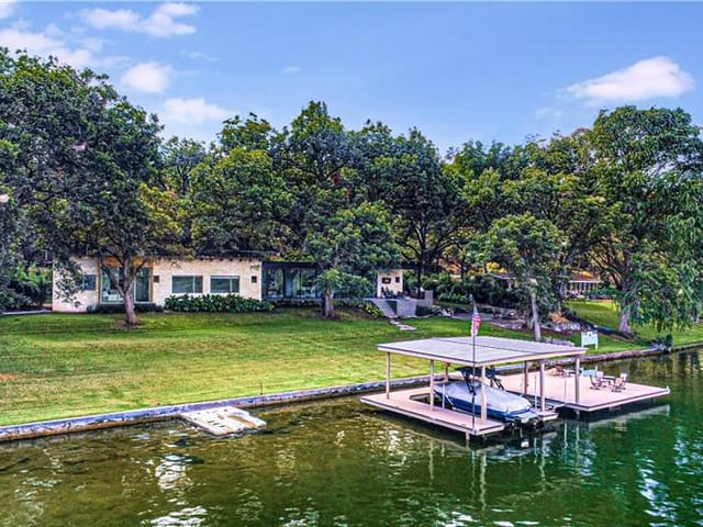 2906 EDGEWATER Dr