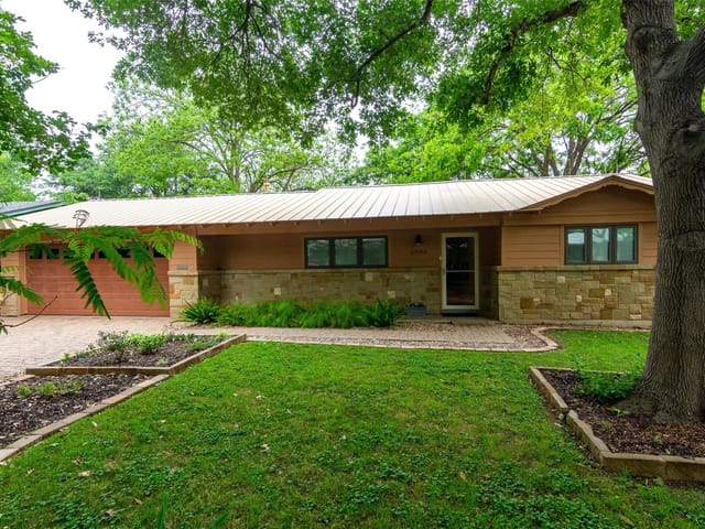 2906 Pinecrest Dr