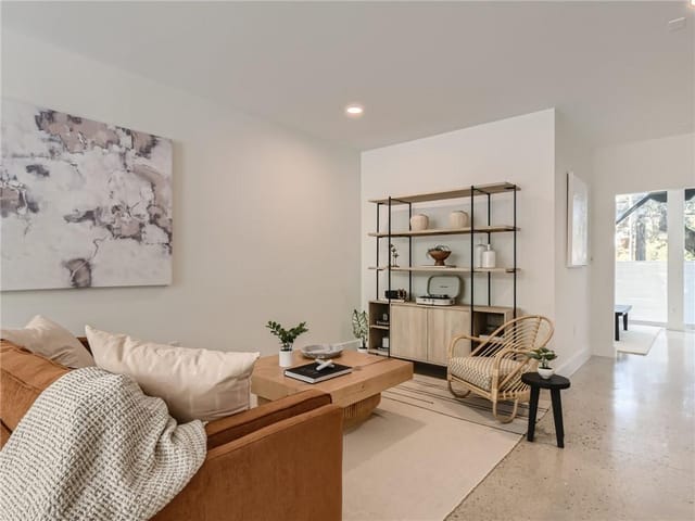 2906 S 1st ST Unit #104