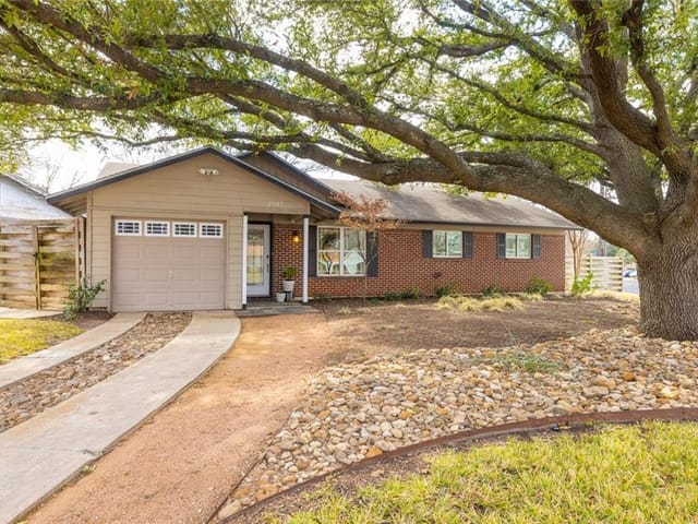 2907 Ashdale Dr