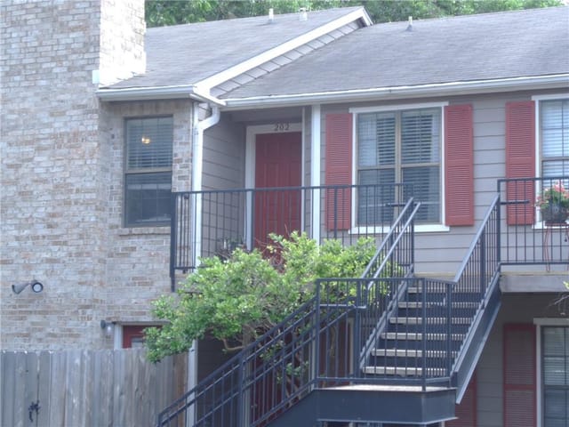 2907 Pearl St Unit #202