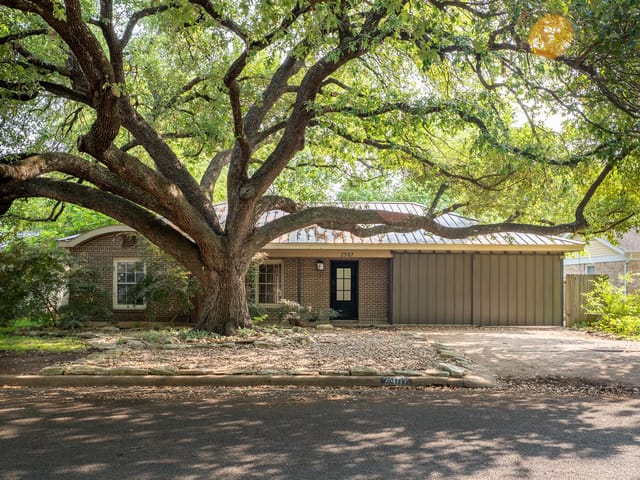 2907 Pinecrest Dr